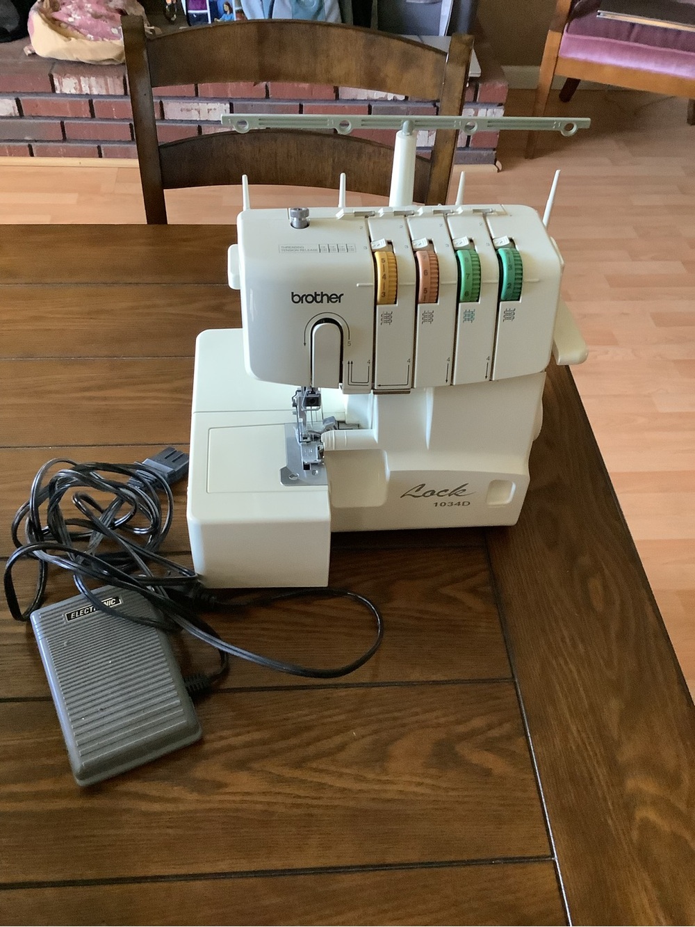 Brother serger with yellow, orange, green and teal dials - Picture 4 of 13